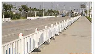 公路铁艺隔离栅 价格、厂家、批发与护栏选择的全面指南